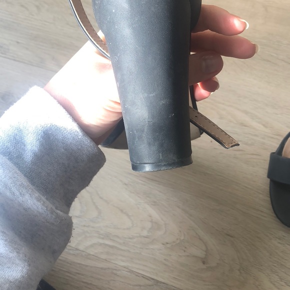 Nubuck strapped heels - Picture 3 of 3